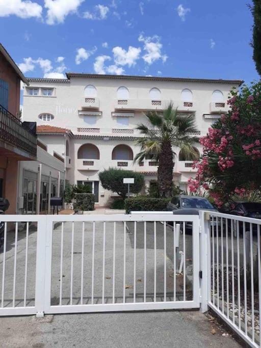 Au bord du ciel Magnifique appartement à Bandol Apartment in French Riviera
