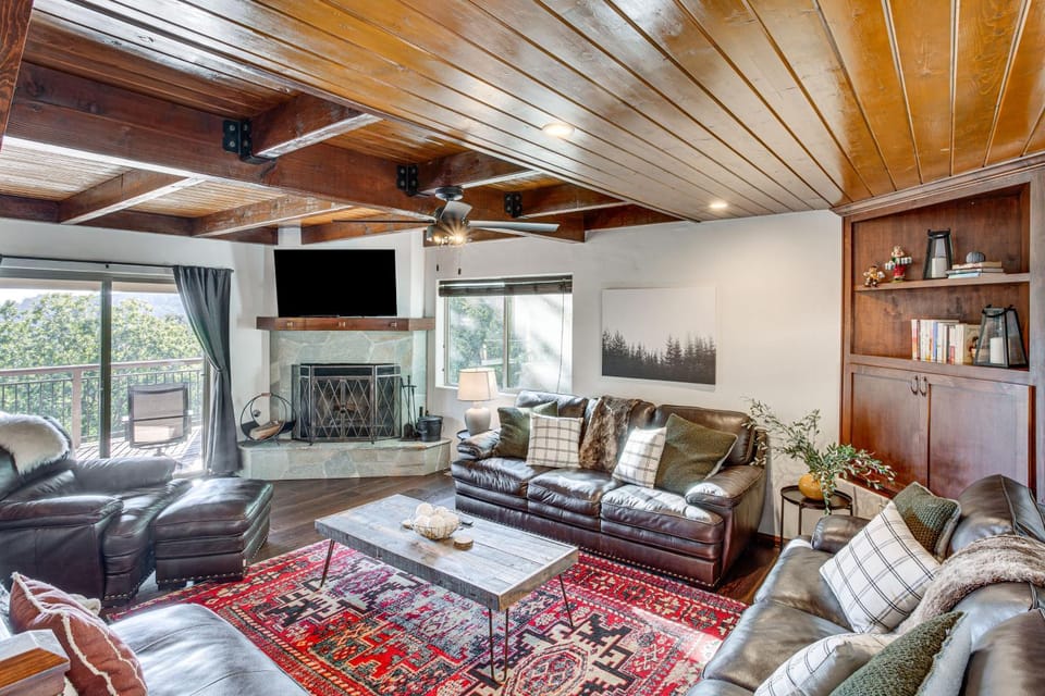 Lake Arrowhead Cabin 4 Decks, Game Room and More! Cabin in Lake Arrowhead