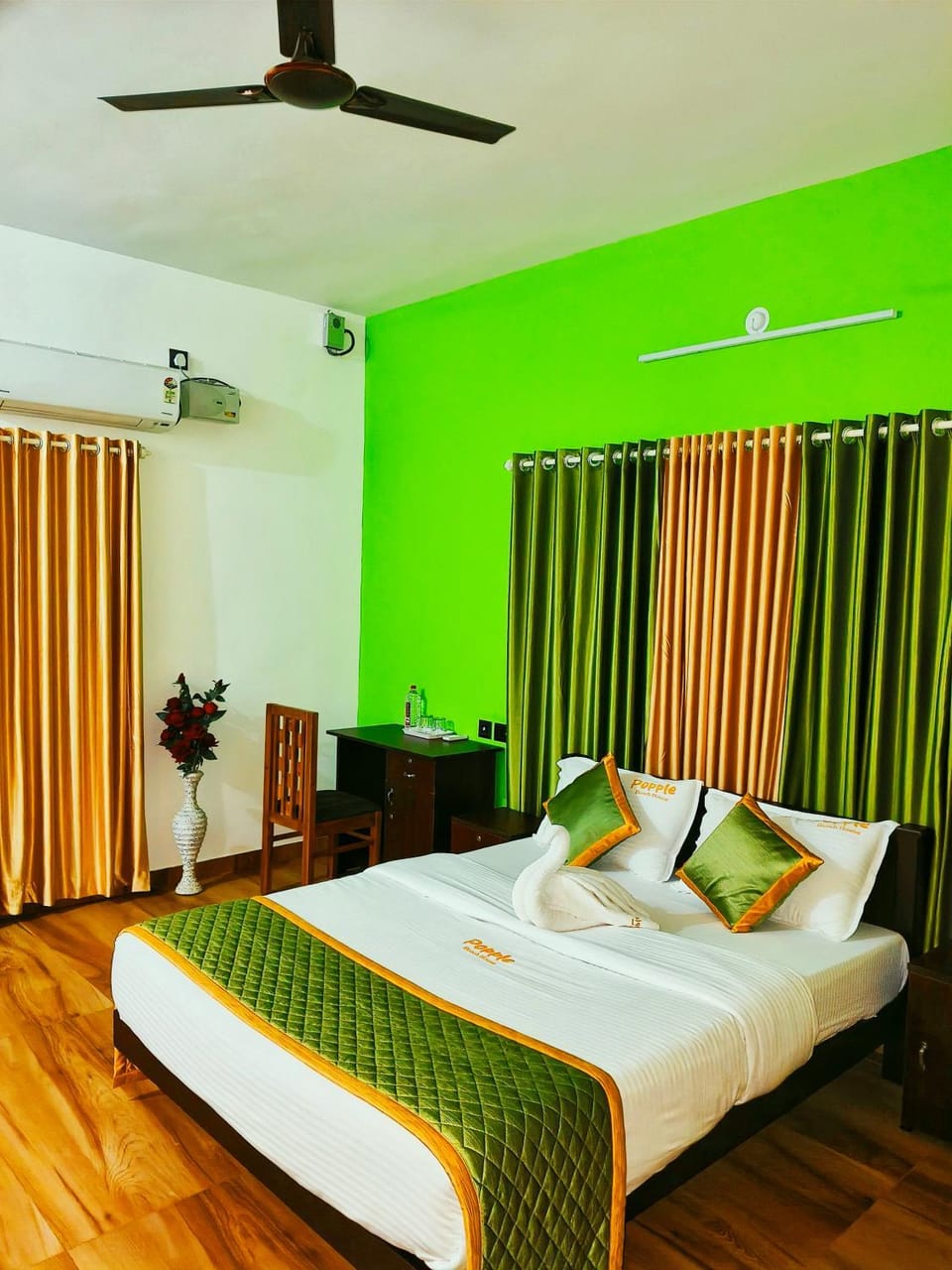 Bed, Photo of the whole room, Bedroom, towels, air conditioner