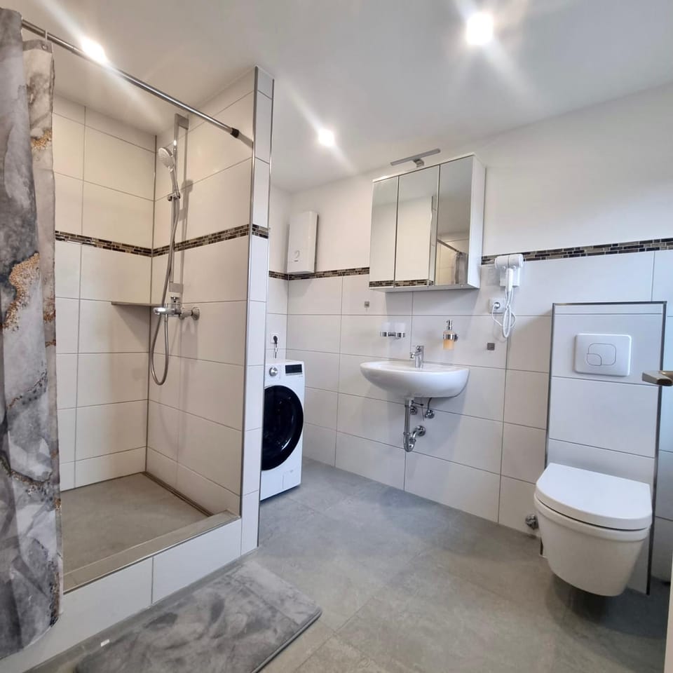 Shower, Toilet, Bath