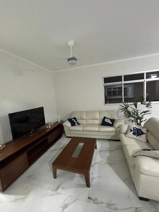 PREDIO FRENTE PRA PRAIA, COM VISTA LATERAL MAR, Apto 202 Apartment in State of São Paulo