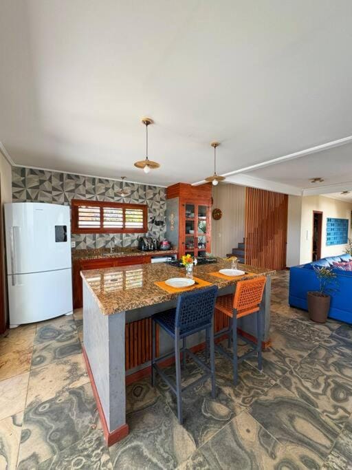 Kitchen or kitchenette, Seating area, Dining area, Food, oven