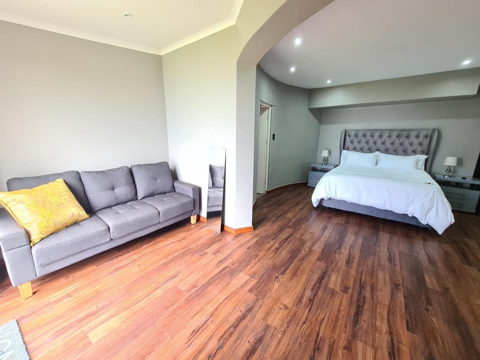 Bed, Seating area, Bedroom