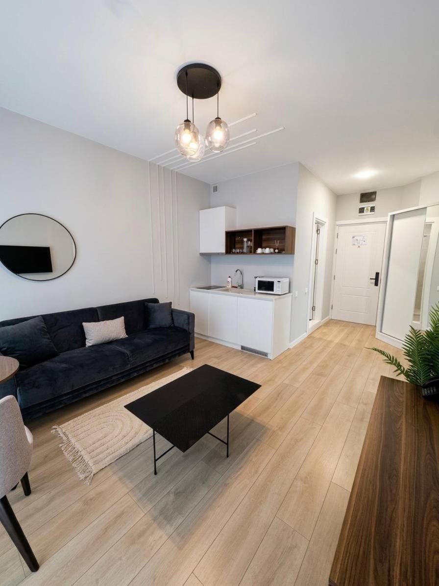 Kitchen or kitchenette, Living room, Seating area, Dining area