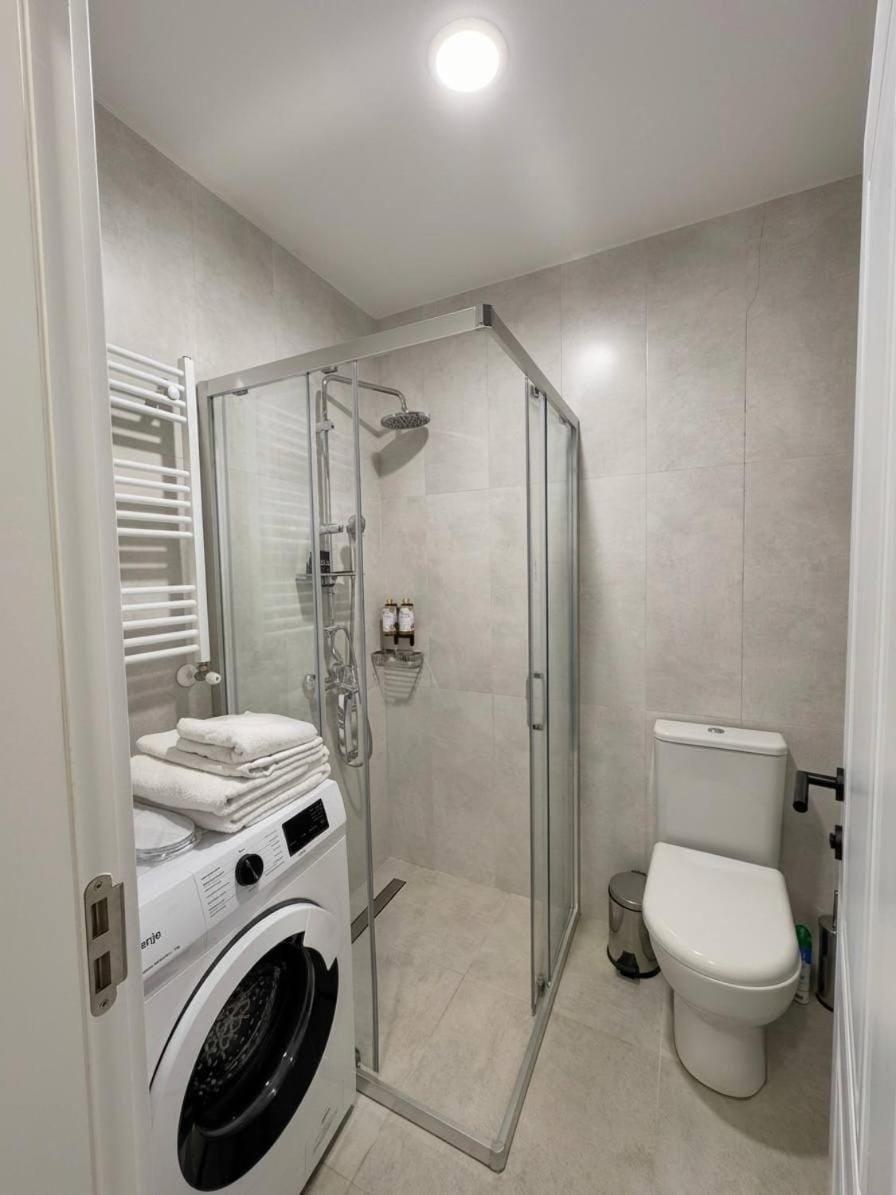 Shower, Toilet, towels, washing machine, dryer