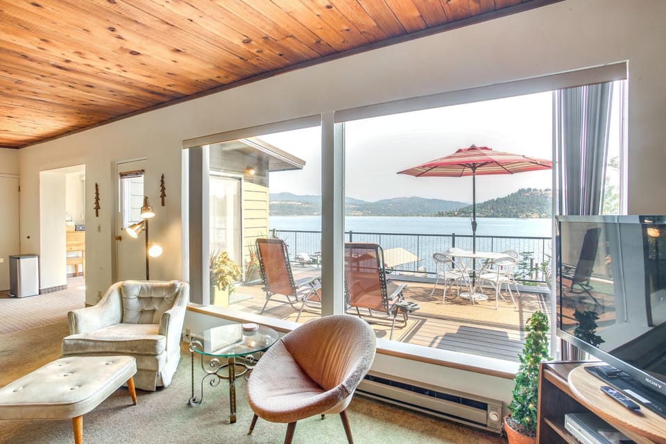 Coeur d'Alene, Idaho Lake House w/Beautiful Views! House in Kootenai County