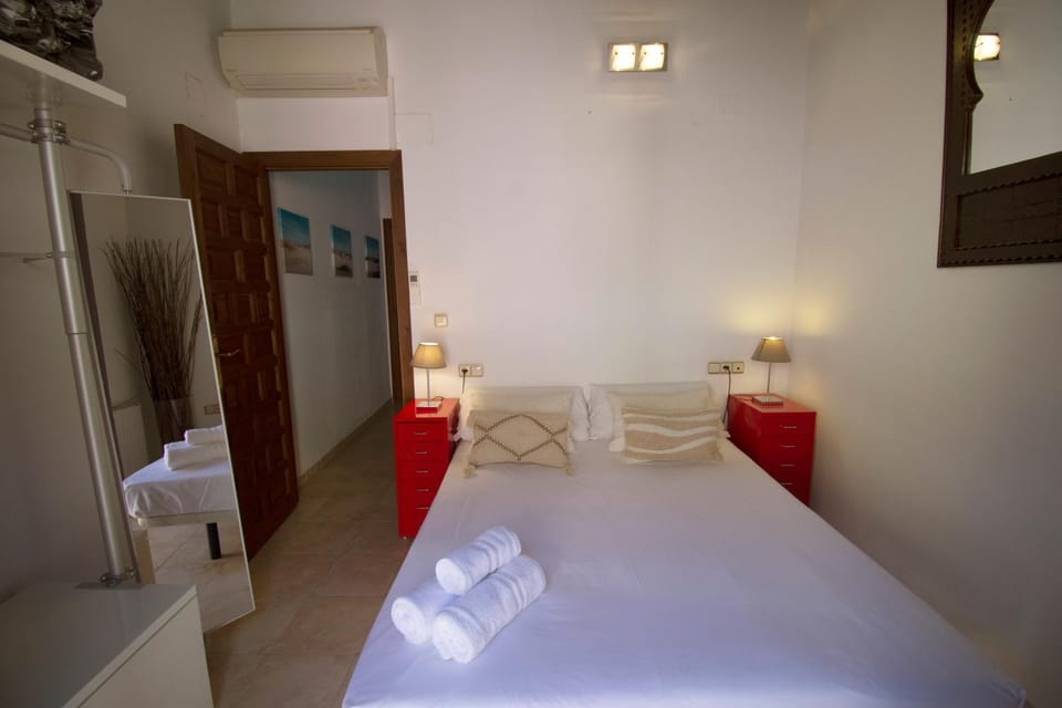 Bed, Photo of the whole room, Bedroom, heating, heating, towels, air conditioner