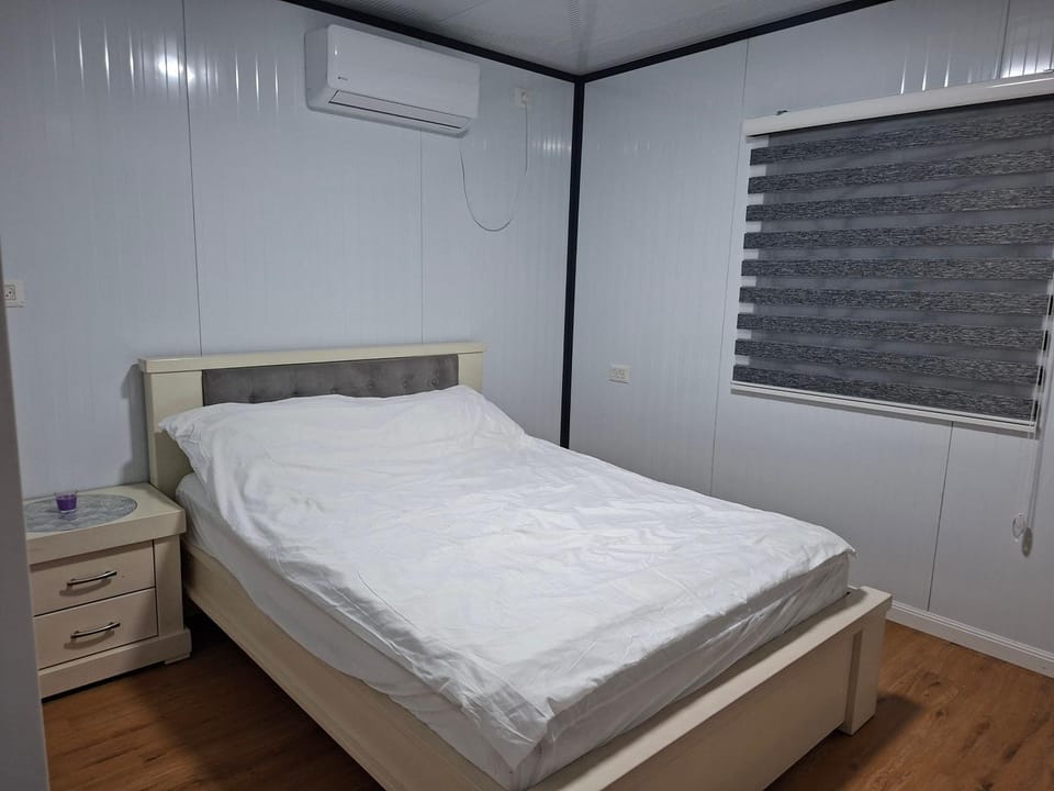 Bed, Photo of the whole room, Bedroom, air conditioner