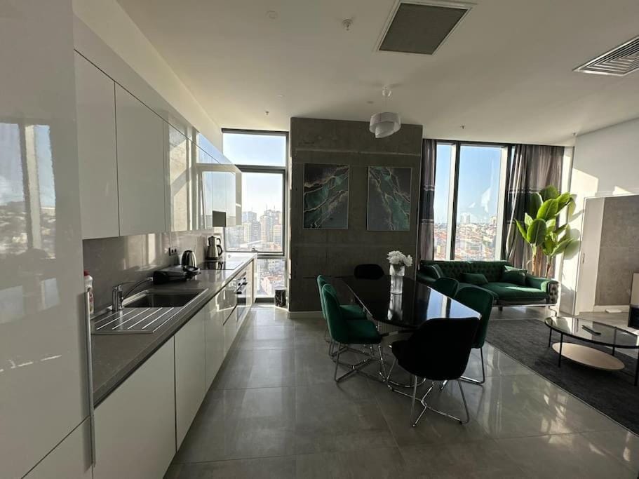 Elegant 2 bedroom apt Sinpas queen gym pools Apartment in Istanbul