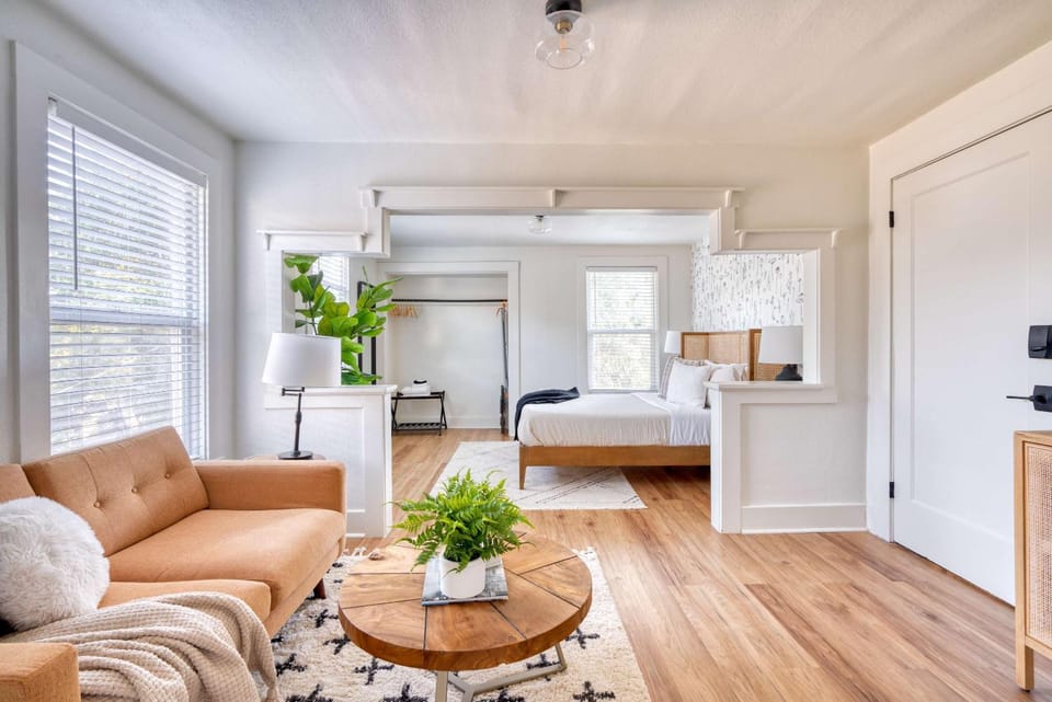Stay Portland - La Casa Burnside - Local Eateries - Shops - Bars Apartment in Portland