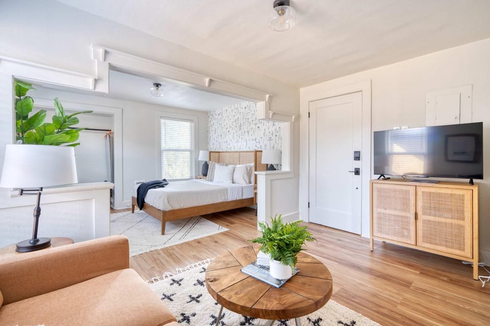Stay Portland - La Casa Burnside - Local Eateries - Shops - Bars Apartment in Portland