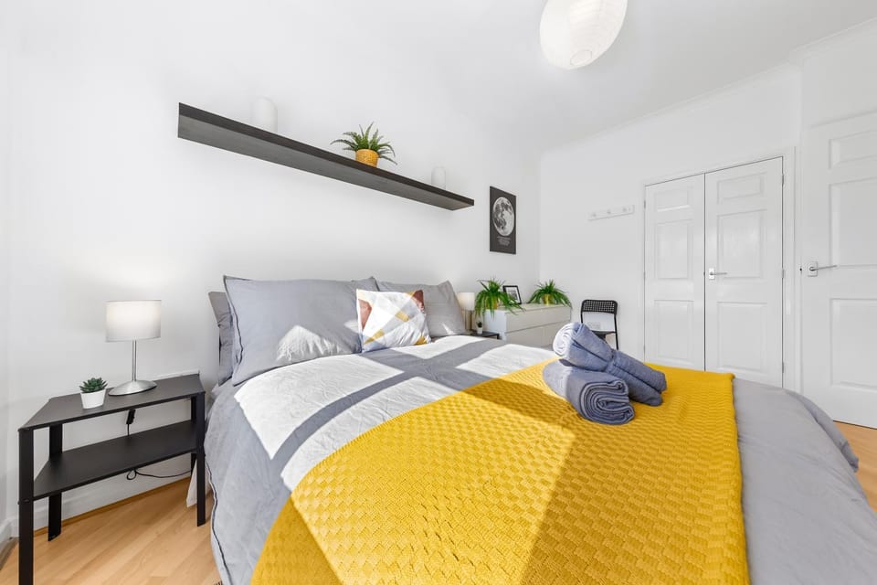 Bed, Bedroom, heating, internet, internet, towels, wardrobe