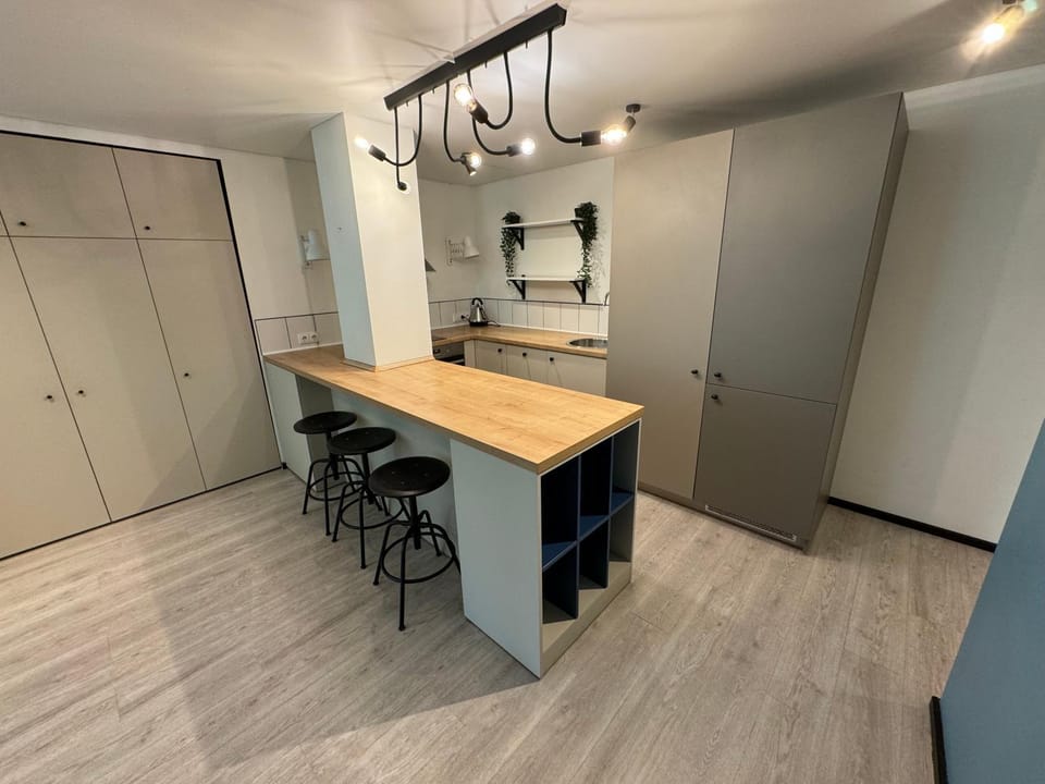 Dining area, kitchen