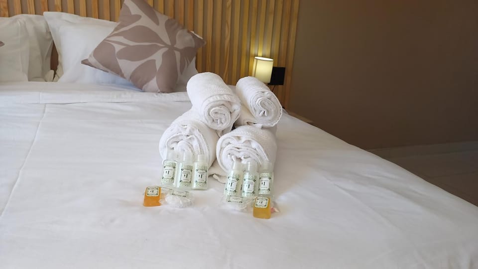 Bed, towels