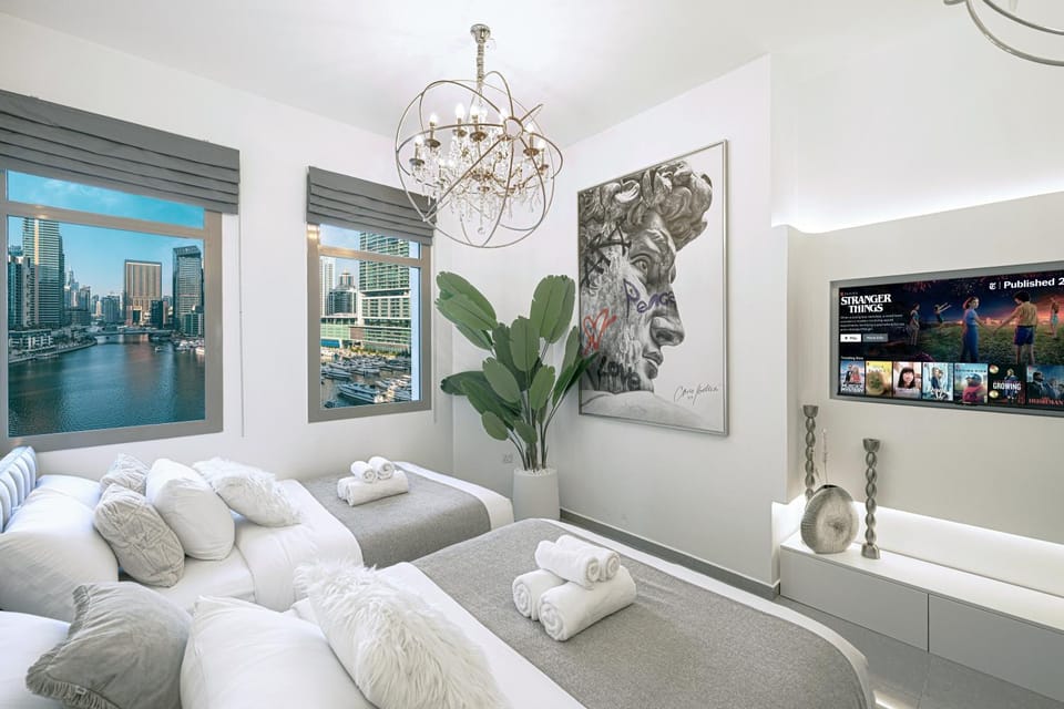 A Marina Luxe Retreat Apartment in Dubai