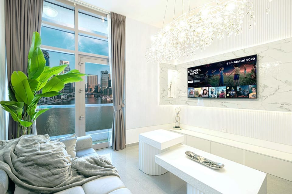 A Marina Luxe Retreat Apartment in Dubai