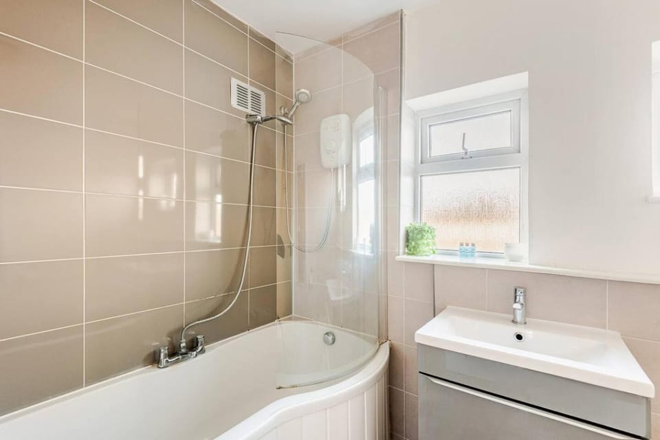 Bathroom, Bath