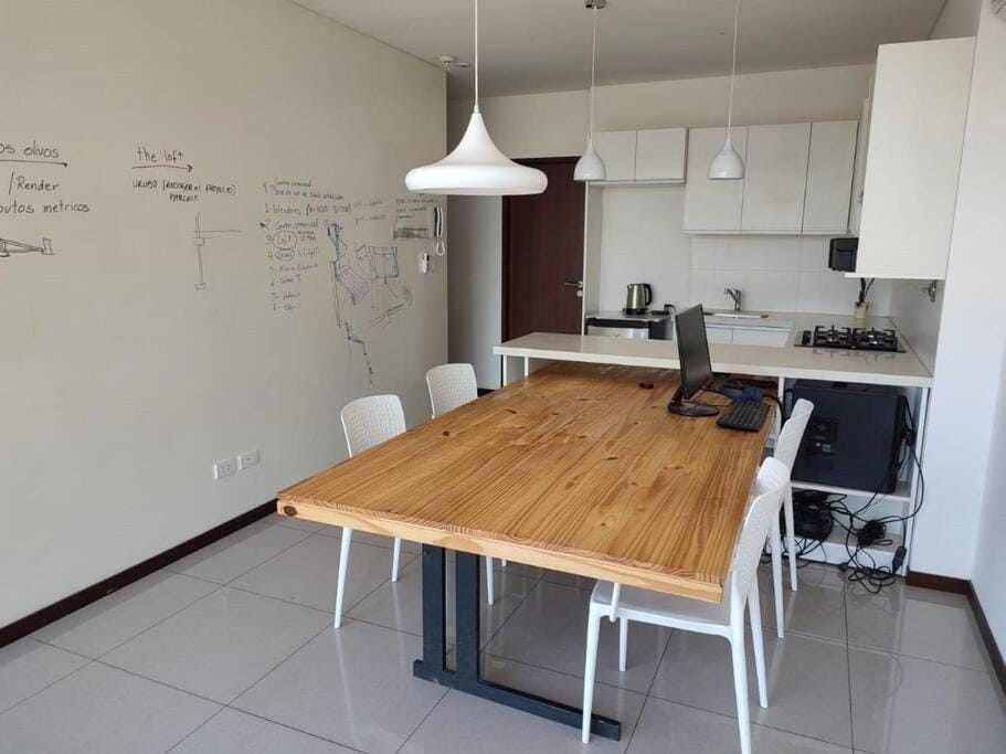 Kitchen or kitchenette, Dining area, minibar, oven, stove
