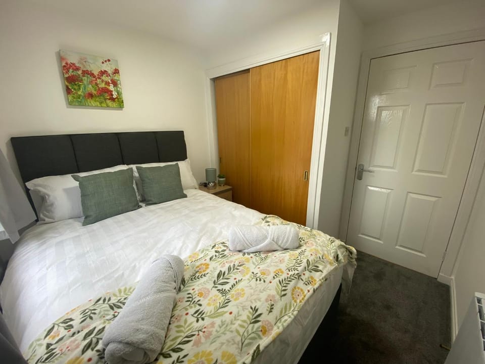 Prime City Centre - Ground Floor Parking by TBA Apartment in Dunfermline