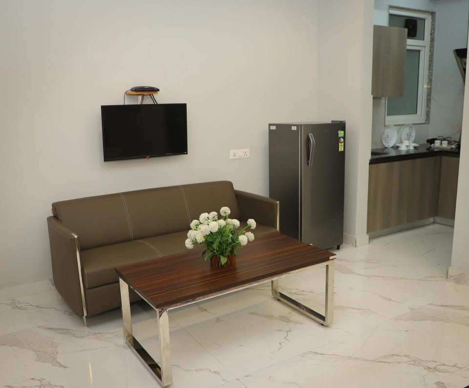 Kitchen or kitchenette, Seating area, oven