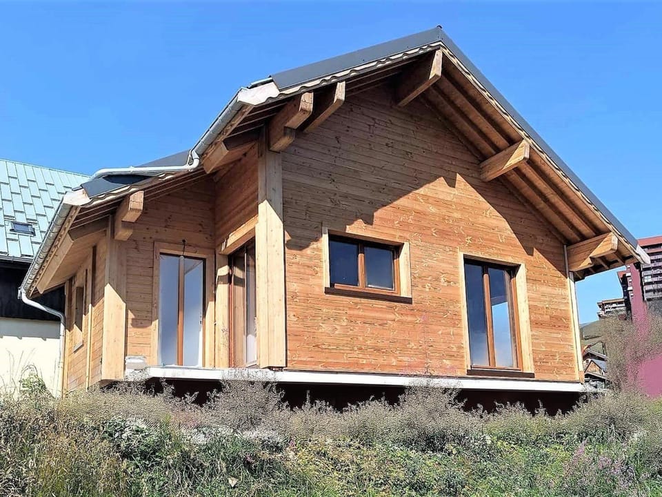 Chalet confort 6 pers. avec parking et wifi au Corbier - FR-1-267-297 Apartment in Villarembert