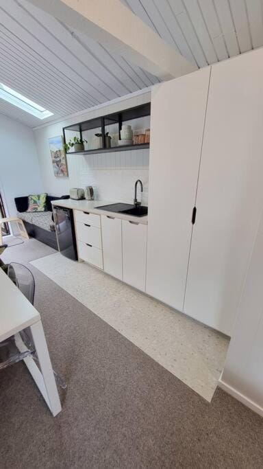 Azores Harbourside Studio - private self contained unit Apartment in Tauranga