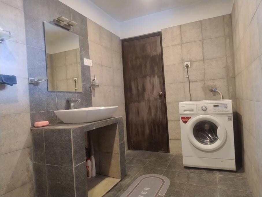 Bathroom, Bath, washing machine