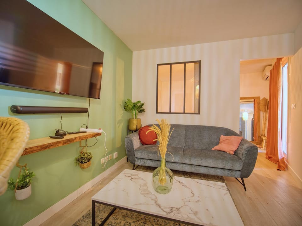 TV and multimedia, Living room, Seating area