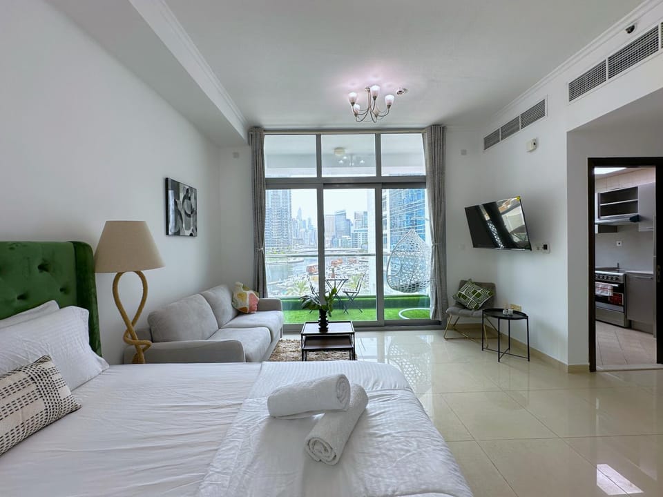 Luxury Studio w Marina View & New Furnishings for 4 Pax Apartment in Dubai