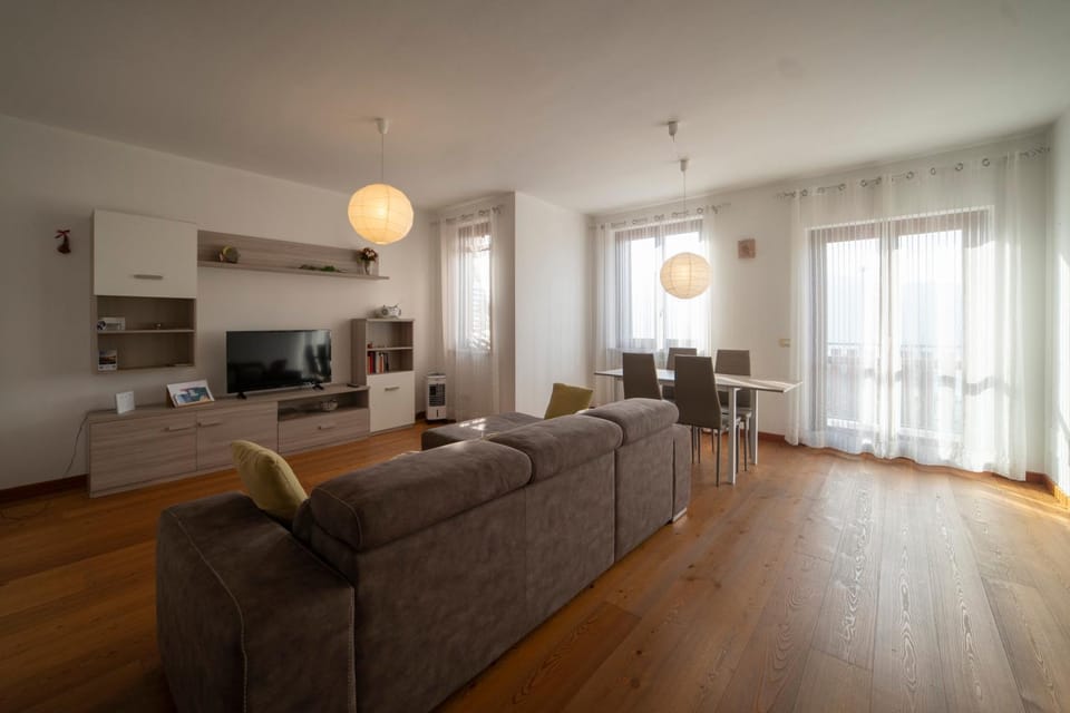 Kitchen or kitchenette, Living room, Seating area, Dining area, Evening entertainment