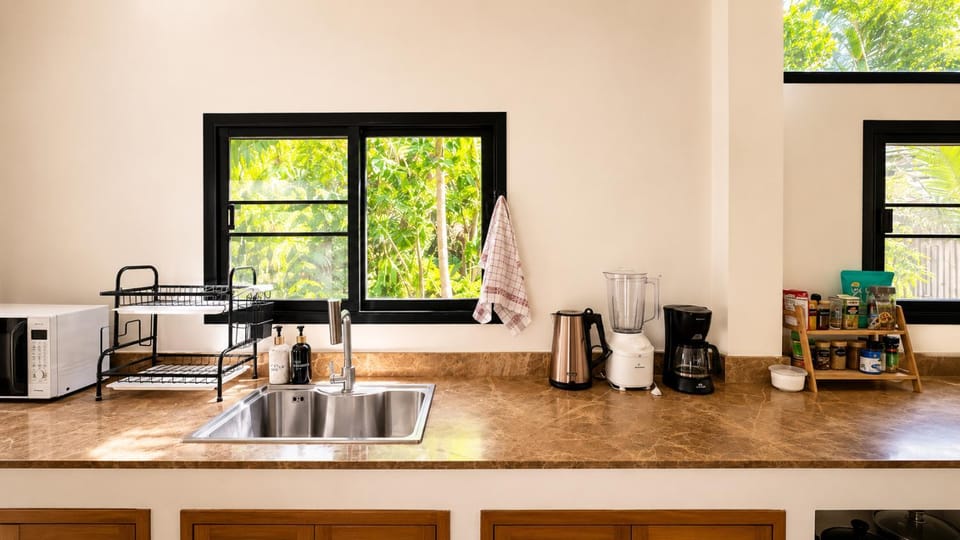 Coffee/tea facilities, microwave, stove