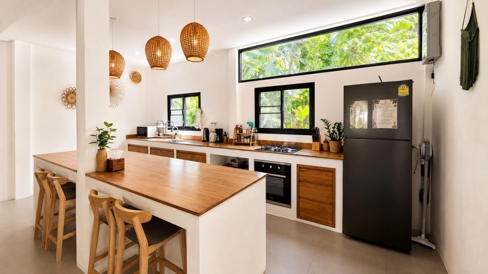 Kitchen or kitchenette, Dining area, oven, stove