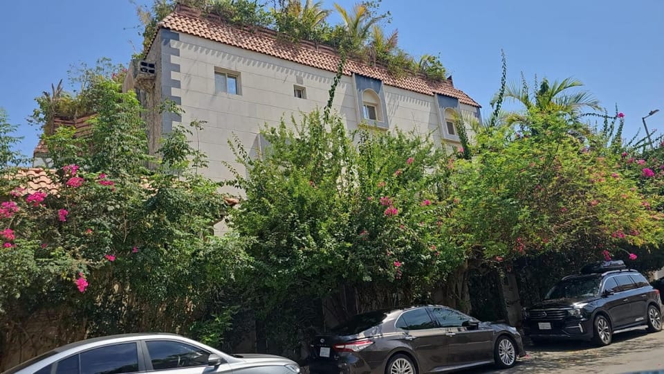 Property building, Neighbourhood, Parking