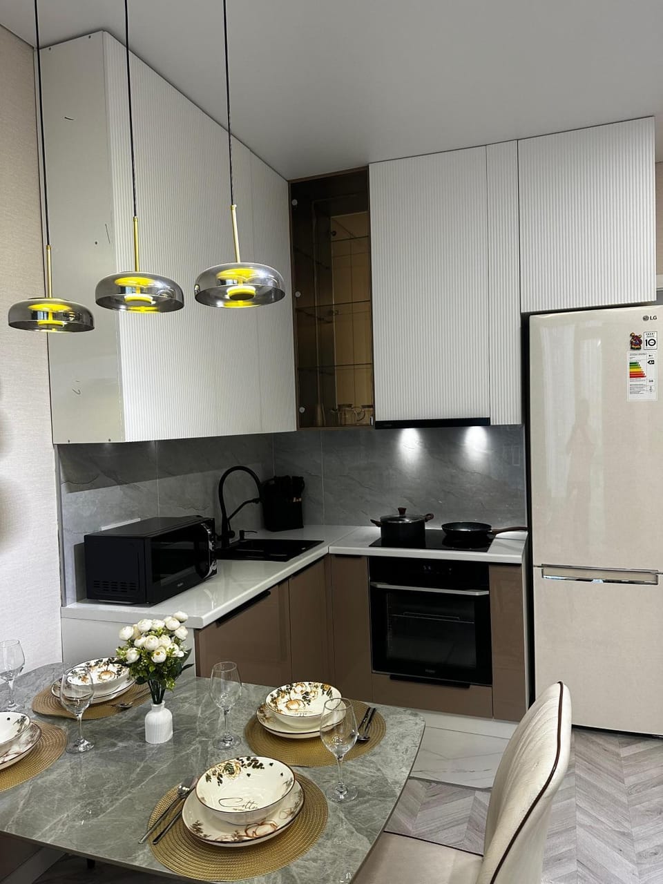 Kitchen or kitchenette, Dining area, oven, stove