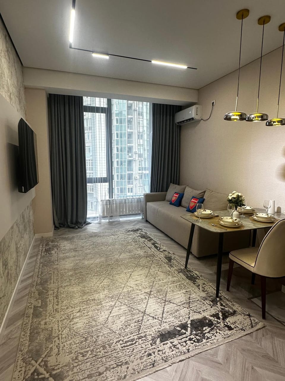 TV and multimedia, Living room, Seating area, Dining area