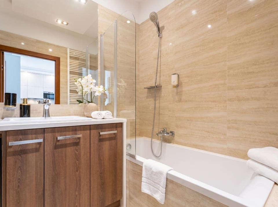 Shower, Bathroom, Bath, towels
