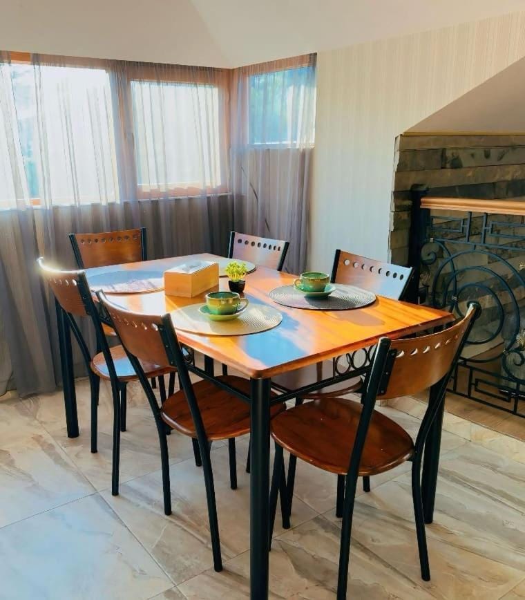 Food and drinks, Dining area