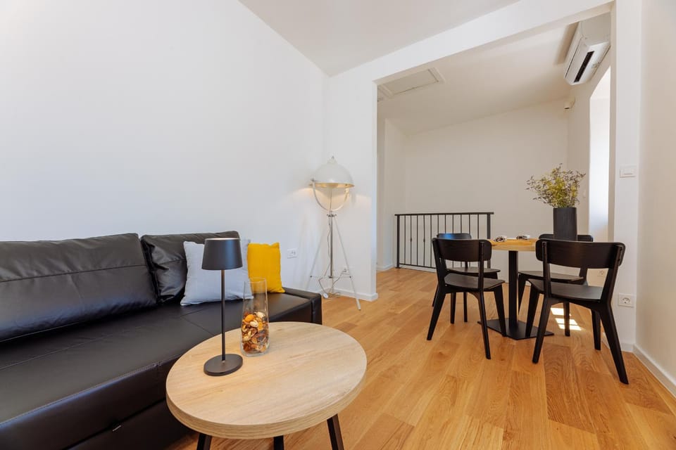 Living room, internet