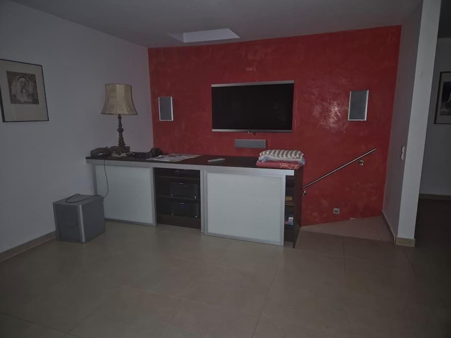 Bungalow, Uneinsehbar, 8 Personen maximal, 3 Personen oben, 5 unten Villa in Frankfurt