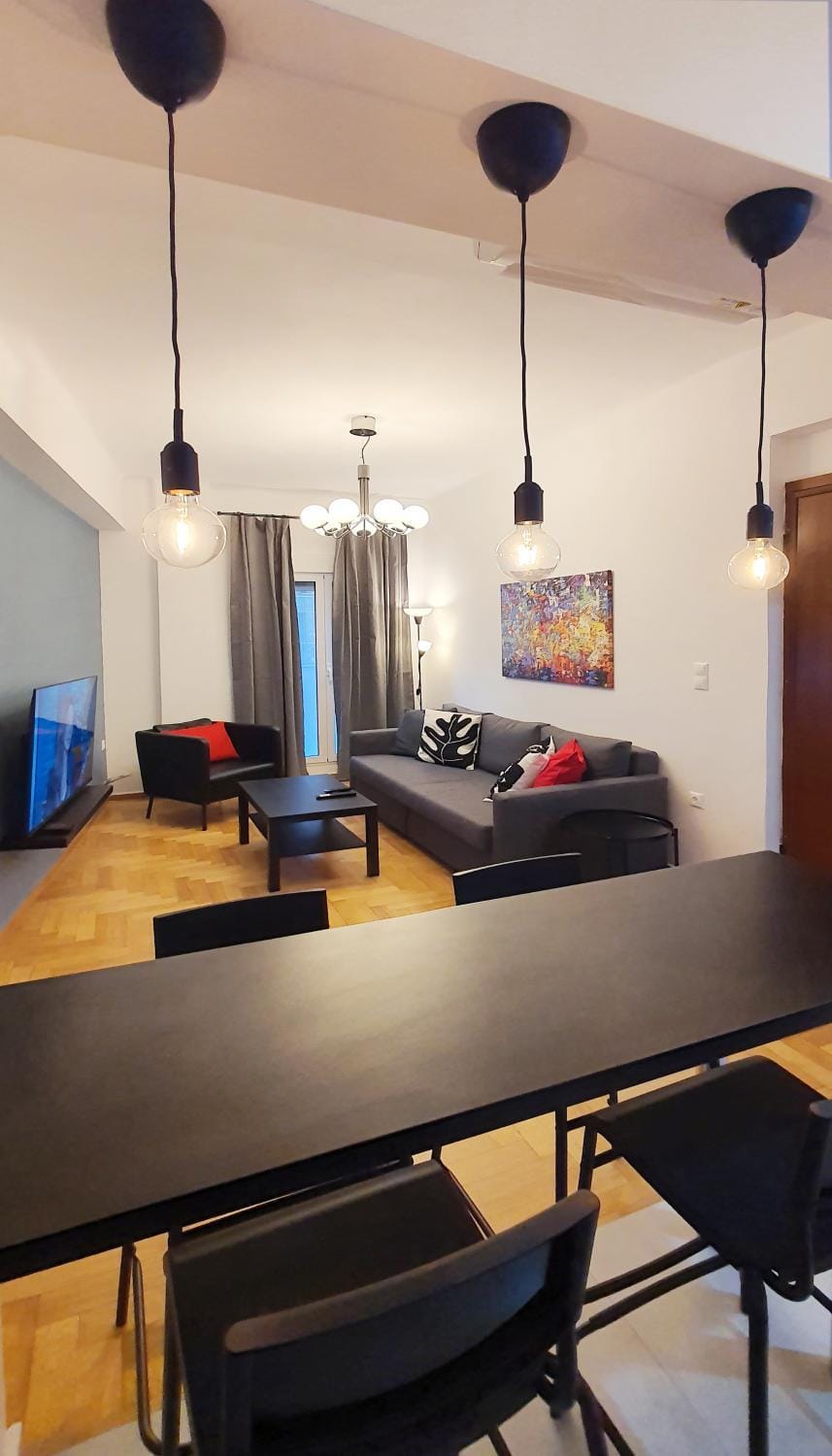 TV and multimedia, Living room, Photo of the whole room, Seating area, Dining area