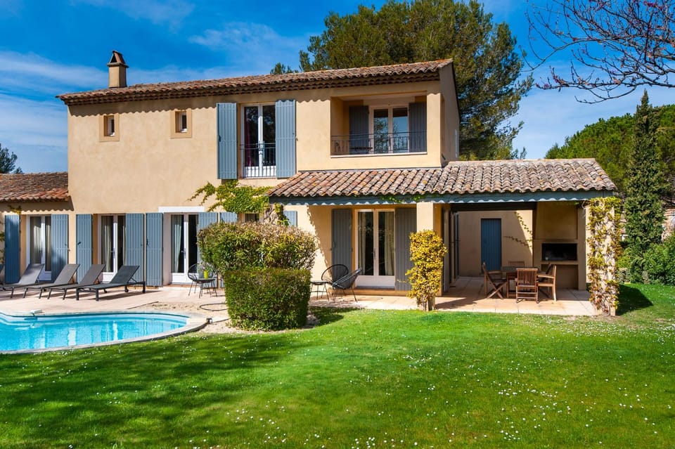 Property building, Patio, Garden, Swimming pool, sunbed