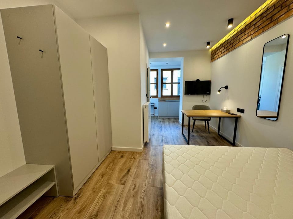 Bed, TV and multimedia, Photo of the whole room, Bedroom, wardrobe