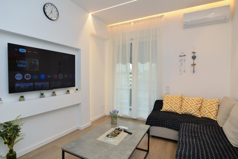 TV and multimedia, Seating area, air conditioner