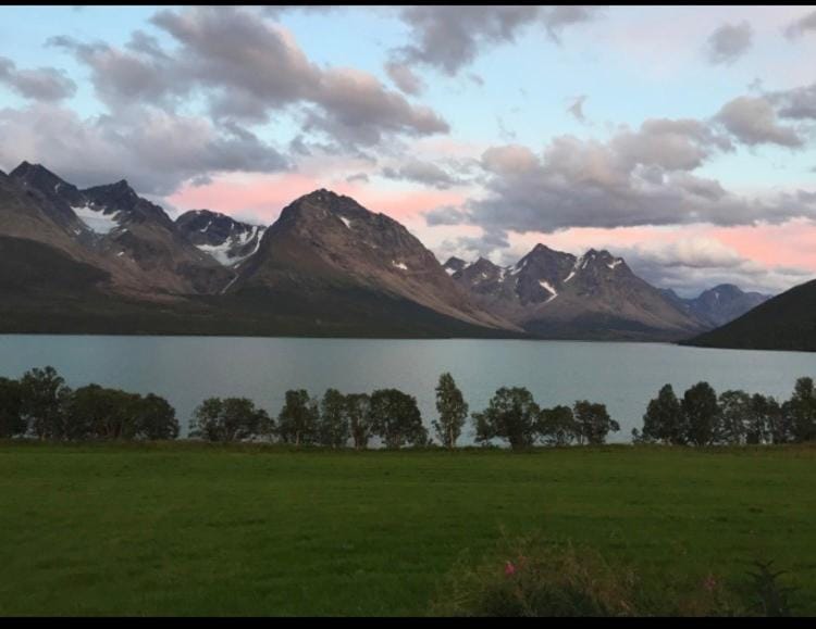Northern Light Lodge - Lyngen Apartment in Troms Og Finnmark