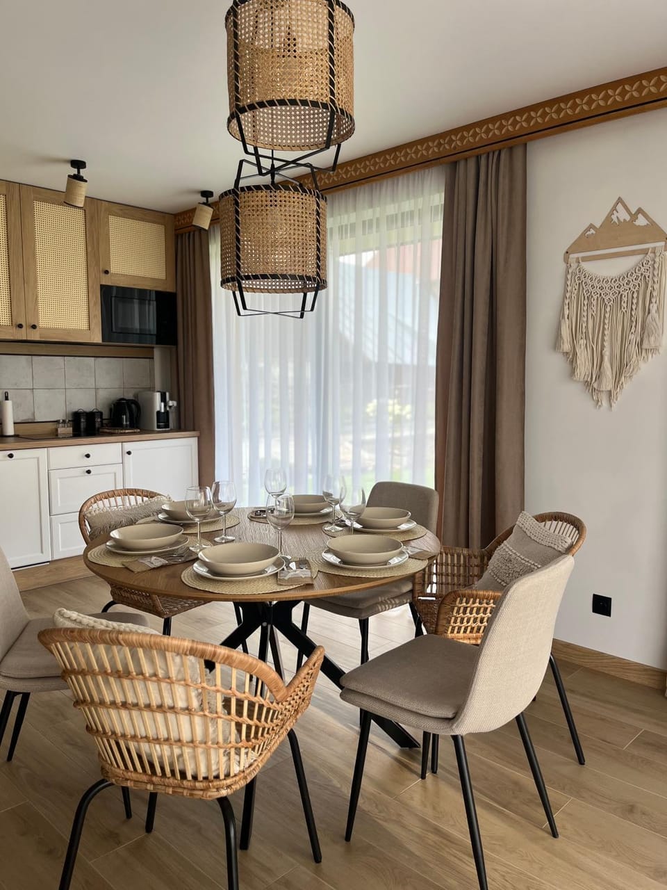 Kitchen or kitchenette, Living room, Seating area, Dining area, stove