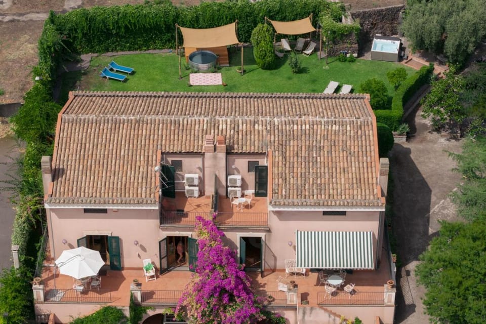 Property building, Bird's eye view, Garden, Landmark view, Location