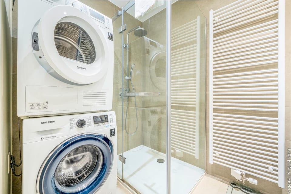 Shower, Bathroom, washing machine, dryer