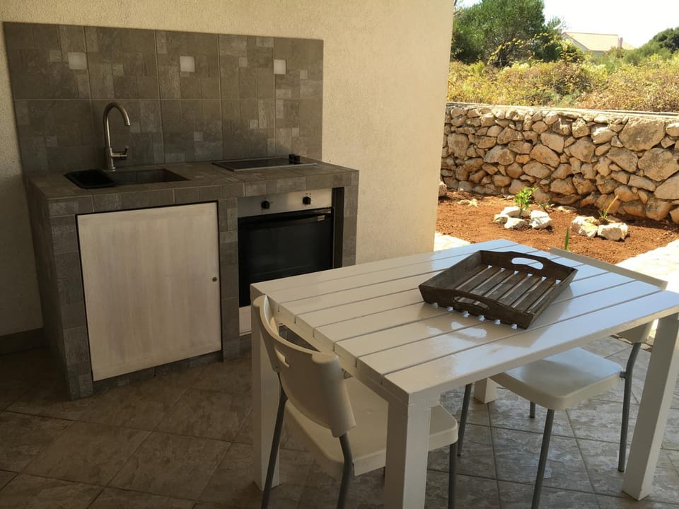 Property building, Internal: Not applicable to any particular room