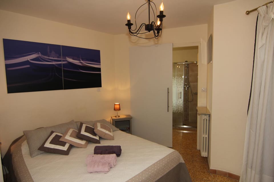 Shower, Toilet, Bed, Bedroom