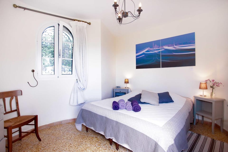 Bed, Photo of the whole room